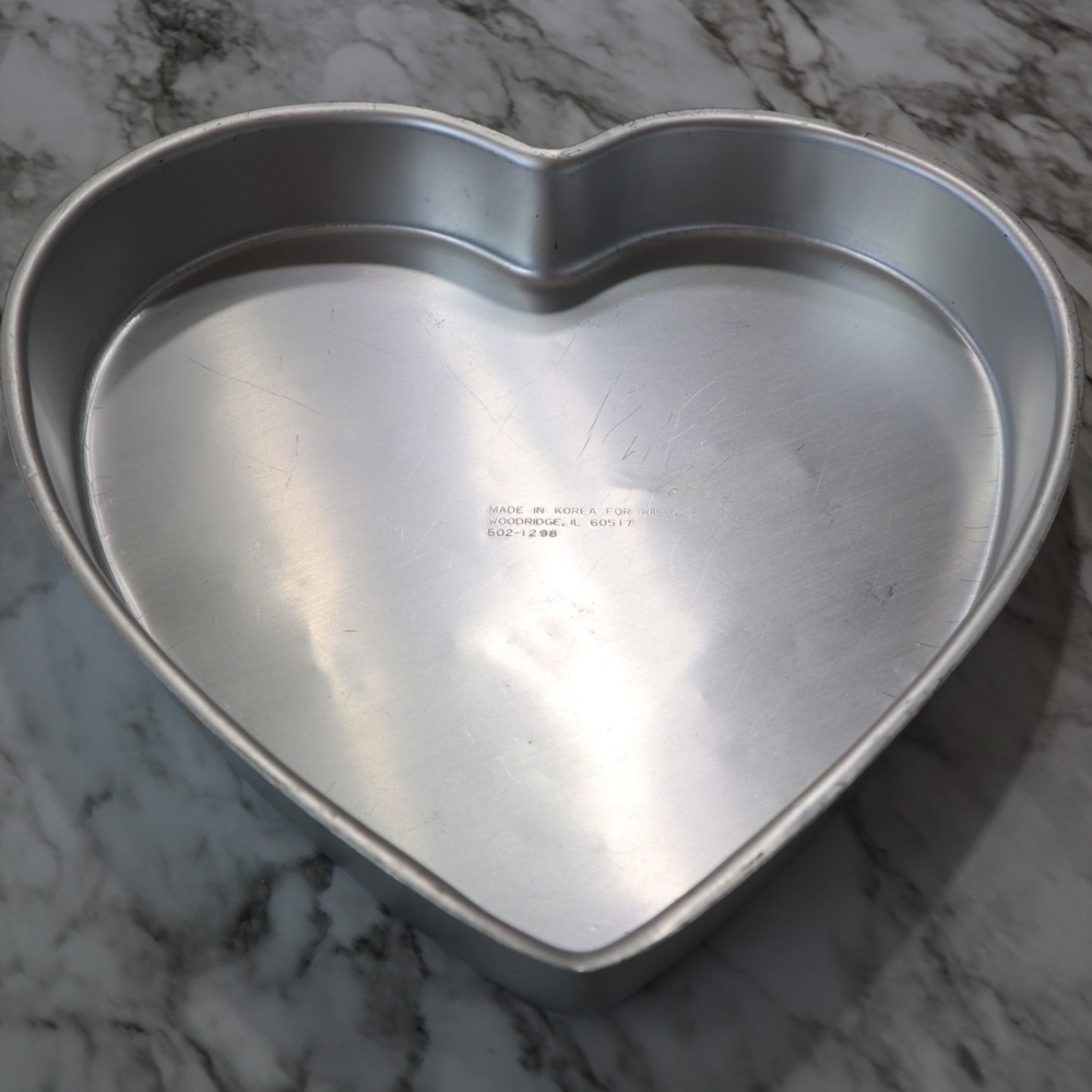 Heart shaped baking pan
